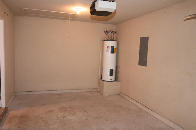 Building Photo - 5645 Autumn Trace
