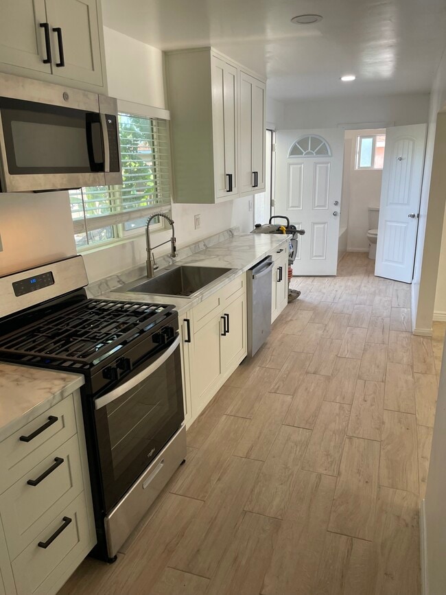 Kitchen - 3806 Linda Vista Dr
