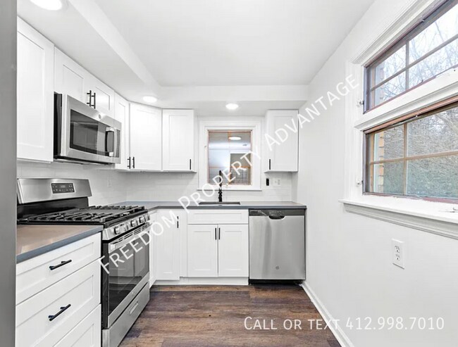 Building Photo - 3244 Elderwood Dr