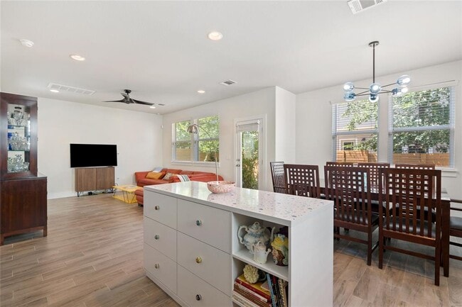 Foto del edificio - 7402 Rook St