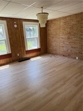 Building Photo - 760 Maple St