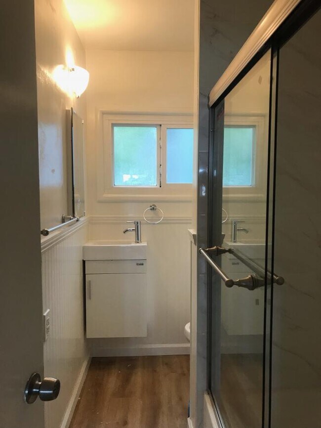 Building Photo - bedroom in San Francisco CA 94114