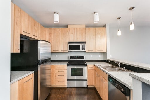 Building Photo - East Queen Anne Seattle 2 Bedroom 2 Bathroom Apartment for Rent | Lake Union Views, Rooftop Deck,...