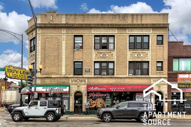 Building Photo - 4405 N Kimball Ave
