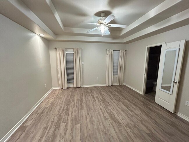 Foto del edificio - 8416 Springfield Ave