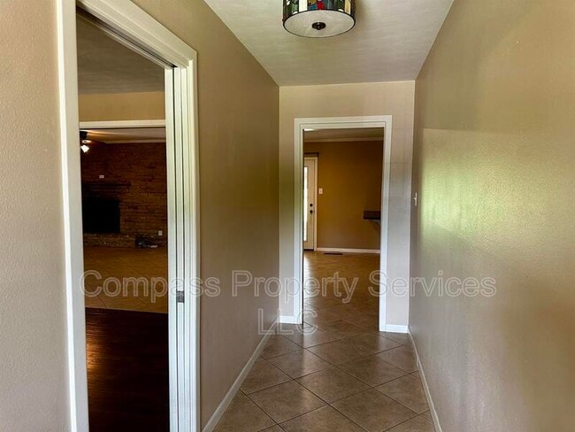 Building Photo - 8919 Whippoorwill Dr