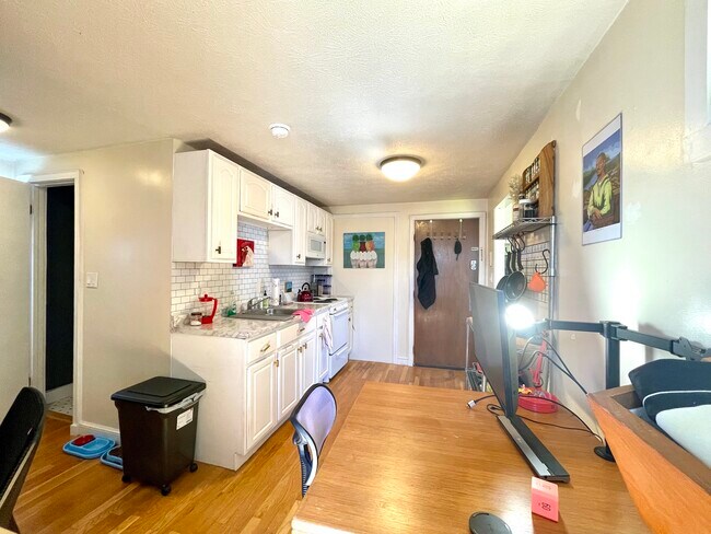 Foto del edificio - 527 E County Rd