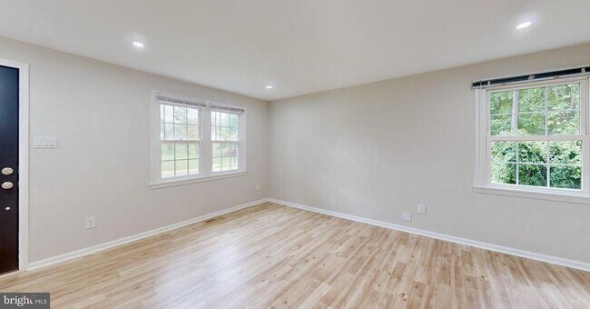Foto del edificio - 6542 Birchleigh Way