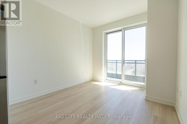 Photo du bâtiment - 9763 Markham Rd