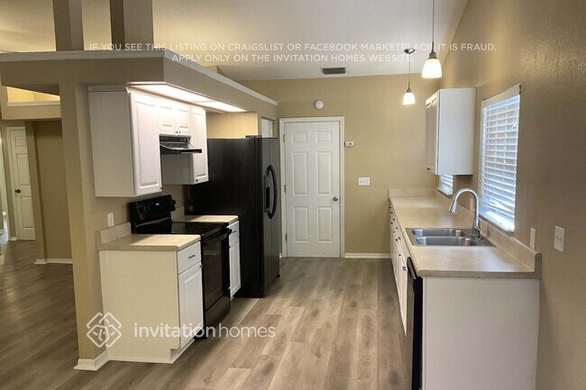 Foto del edificio - 327 80th Ave NE