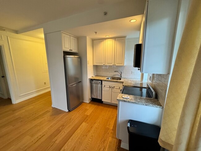 Building Photo - 20 Chapel St