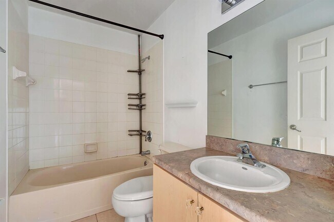 Building Photo - 3414 Commodore Ct