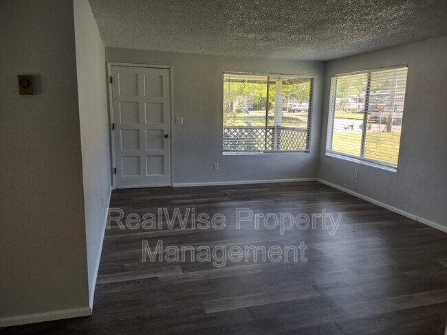 Building Photo - 261 La Mar St