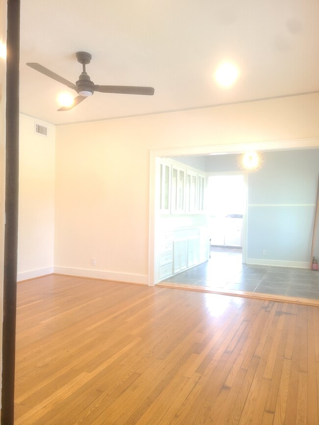 Living Hall - 4703 Chenevert St