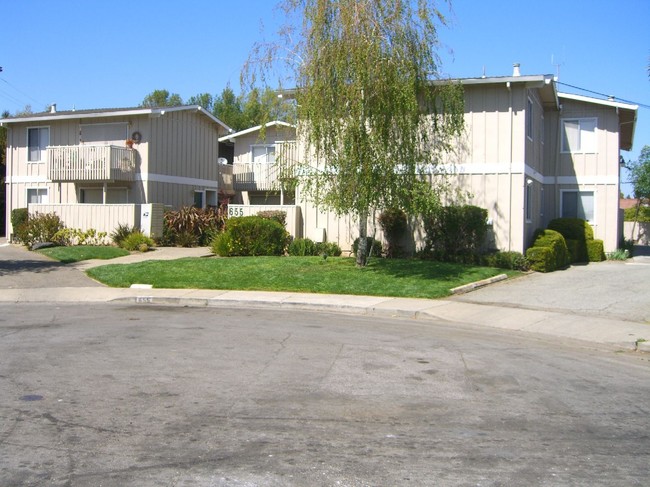 Building Photo - 655 Reseda Dr