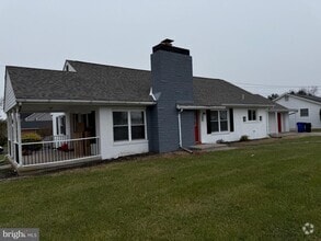 Building Photo - 606 E Main St