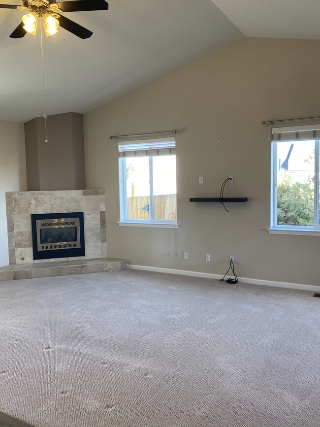 Building Photo - 556 Buzzys Ranch Rd