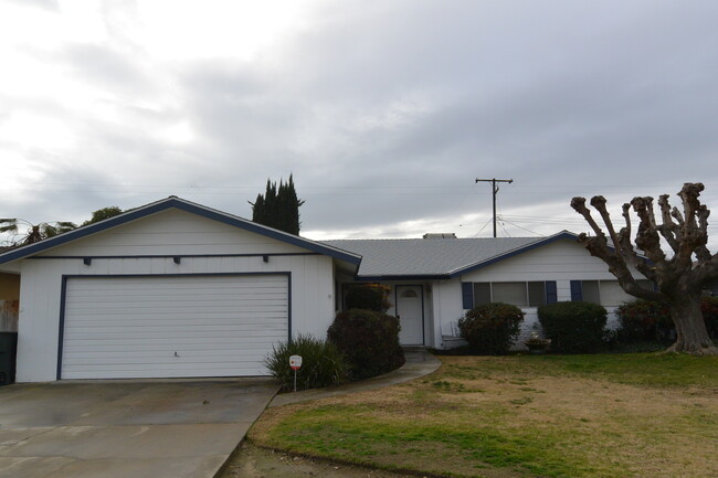 Building Photo - 1423 W Cambridge Ave
