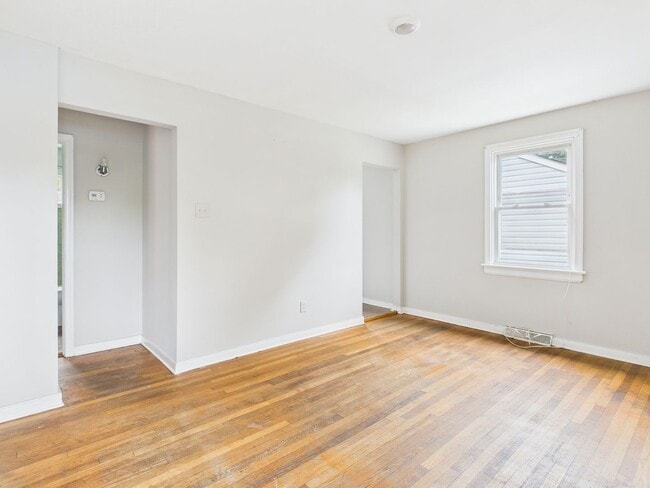 Foto del edificio - 4707 Castlewood Rd