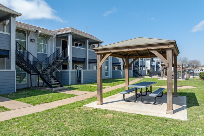 Building Photo - Silver Star Apartments