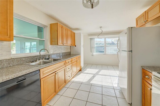 Foto del edificio - 1310 NE 4th Ter