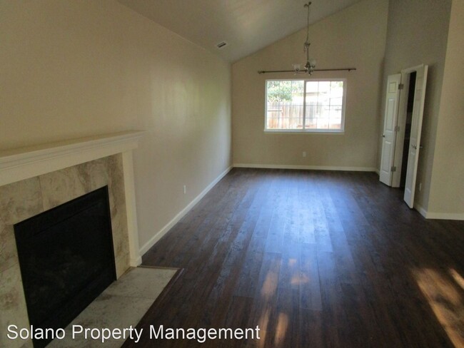 Building Photo - 3 br, 2.5 bath House - 504 Yuba Cr.