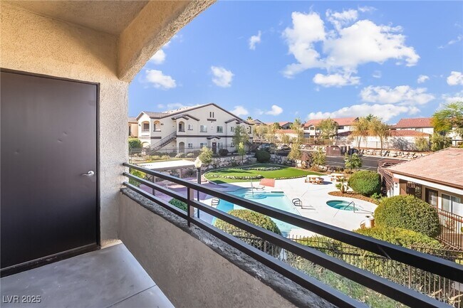 Foto del edificio - 2291 W Horizon Ridge Pkwy