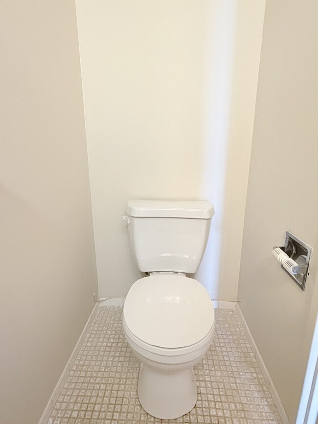 Building Photo - 1653 Ouellette Ave