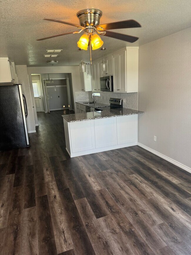Building Photo - Coming Soon!! 3/2 Newley Remodled