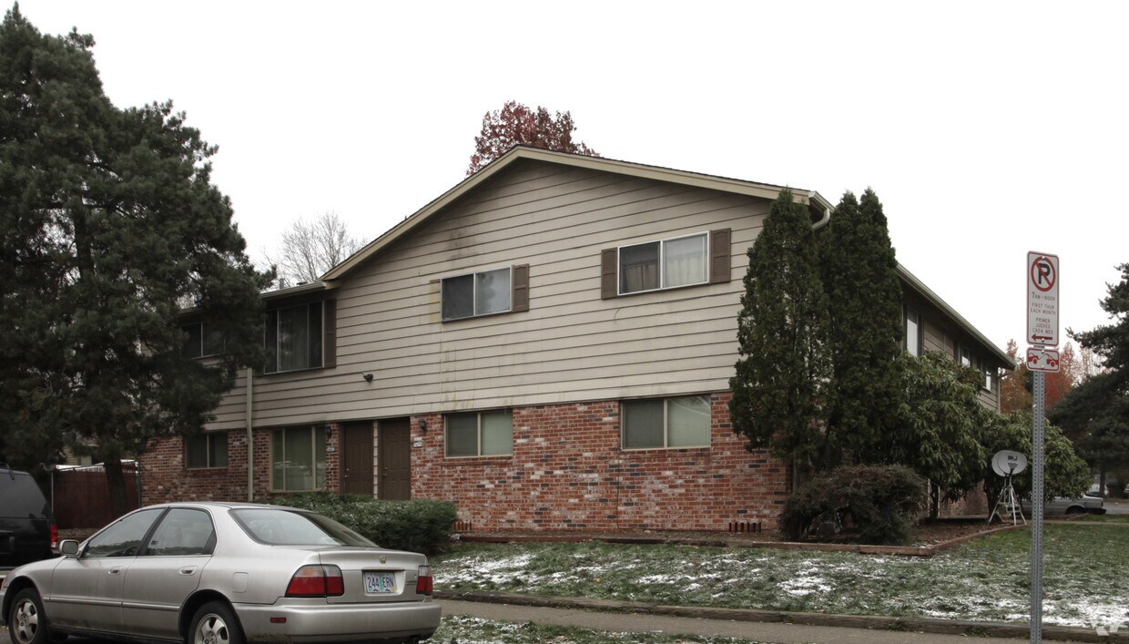 Building Photo - 3471-3475 SW 126th Ave