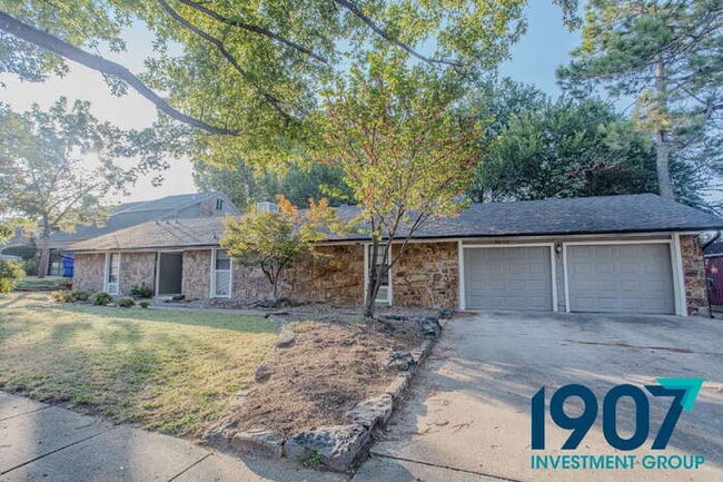 Building Photo - Stunning 3-Bedroom Executive Home in Norma...