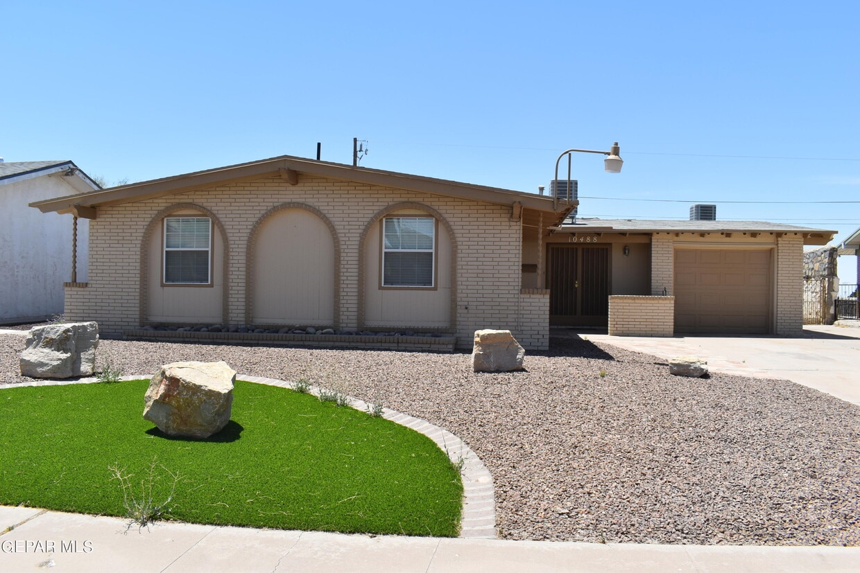 Primary Photo - 10488 Seawood Dr