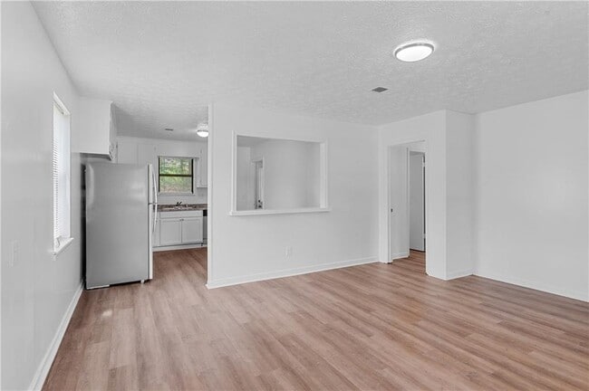 Building Photo - 113 Tanglewood Dr