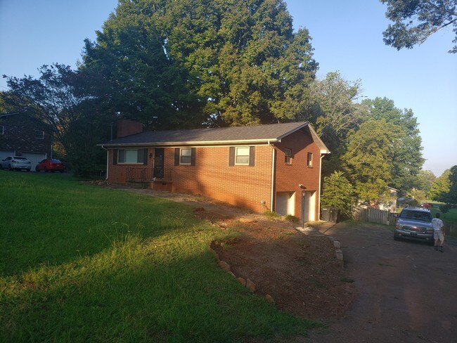 Building Photo - 3412 Maryville Pike, Unit 3412