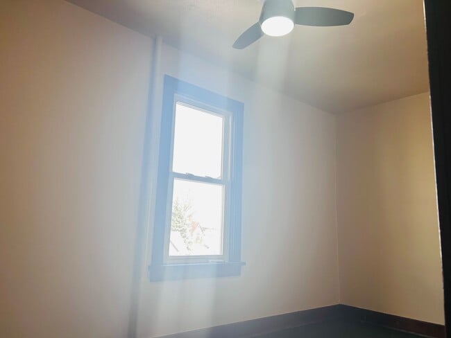 Building Photo - 440 Winona St