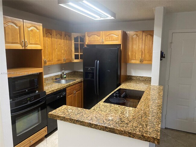 Foto del edificio - 4830 NW 102nd Ave