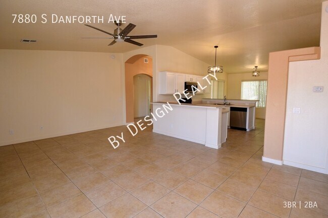 Building Photo - Renovated Rita Ranch 3 Bed 2 Bath with Peb...