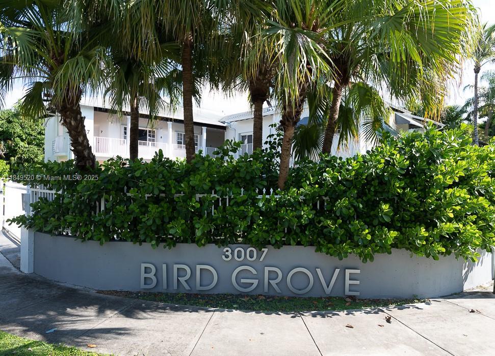 Foto principal - 3007 Bird Ave