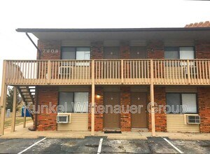 Building Photo - 2609 Sierra Dr
