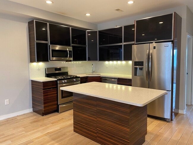 1439 - Una cocina - 1439 N Franklin St