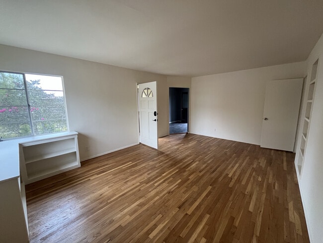 Building Photo - 854 E Mendocino St