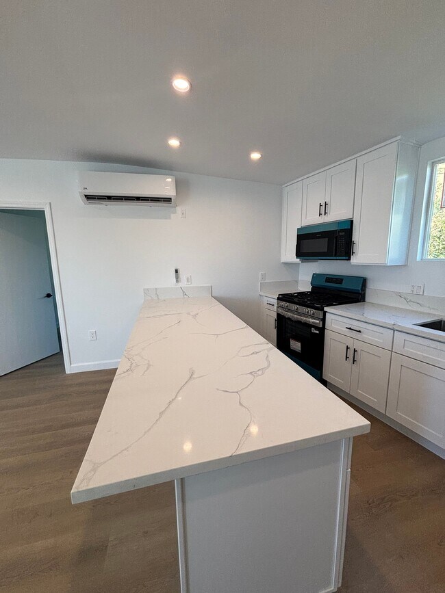 Foto del edificio - 2280 S Barrington Ave