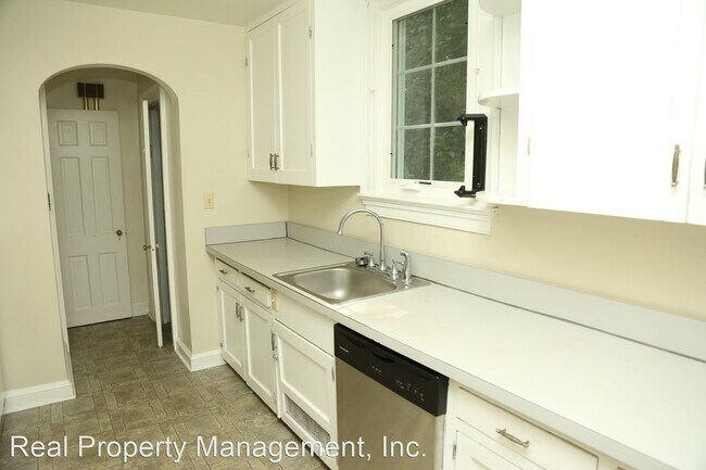 Building Photo - 3 br, 2.5 bath House - 1313 Hilltop Rd