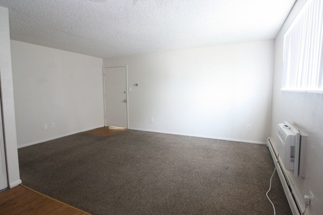 Building Photo - 5875 Poplar St