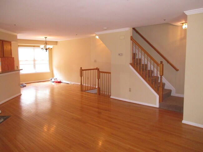 Foto del edificio - BEAUTIFUL 3 BR/2.5 BA Townhouse in Bowie! ...