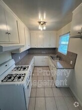 Building Photo - 627 1/2 W Glenoaks Blvd