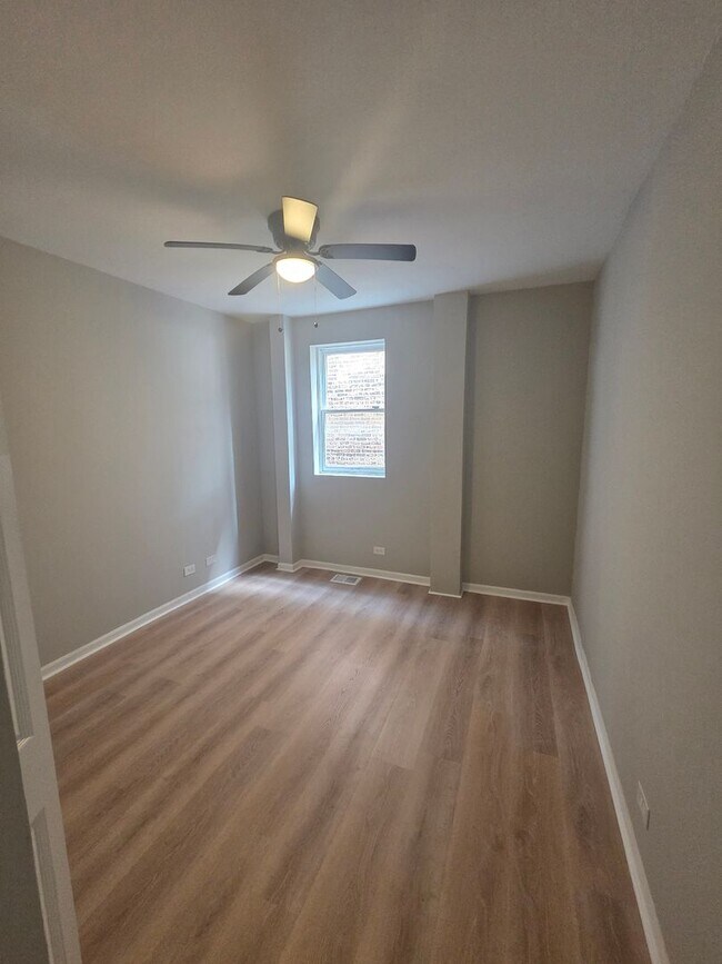 Foto del edificio - 2910 E 87th St