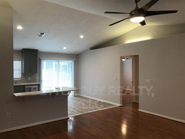 Building Photo - 68 Buttermill Dr