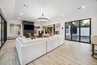 Building Photo - 203 Cove Creek Ln