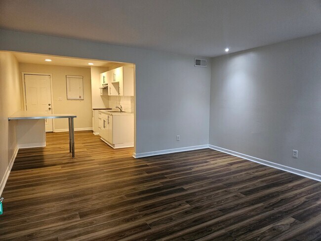 Foto del edificio - 3193 E Point St